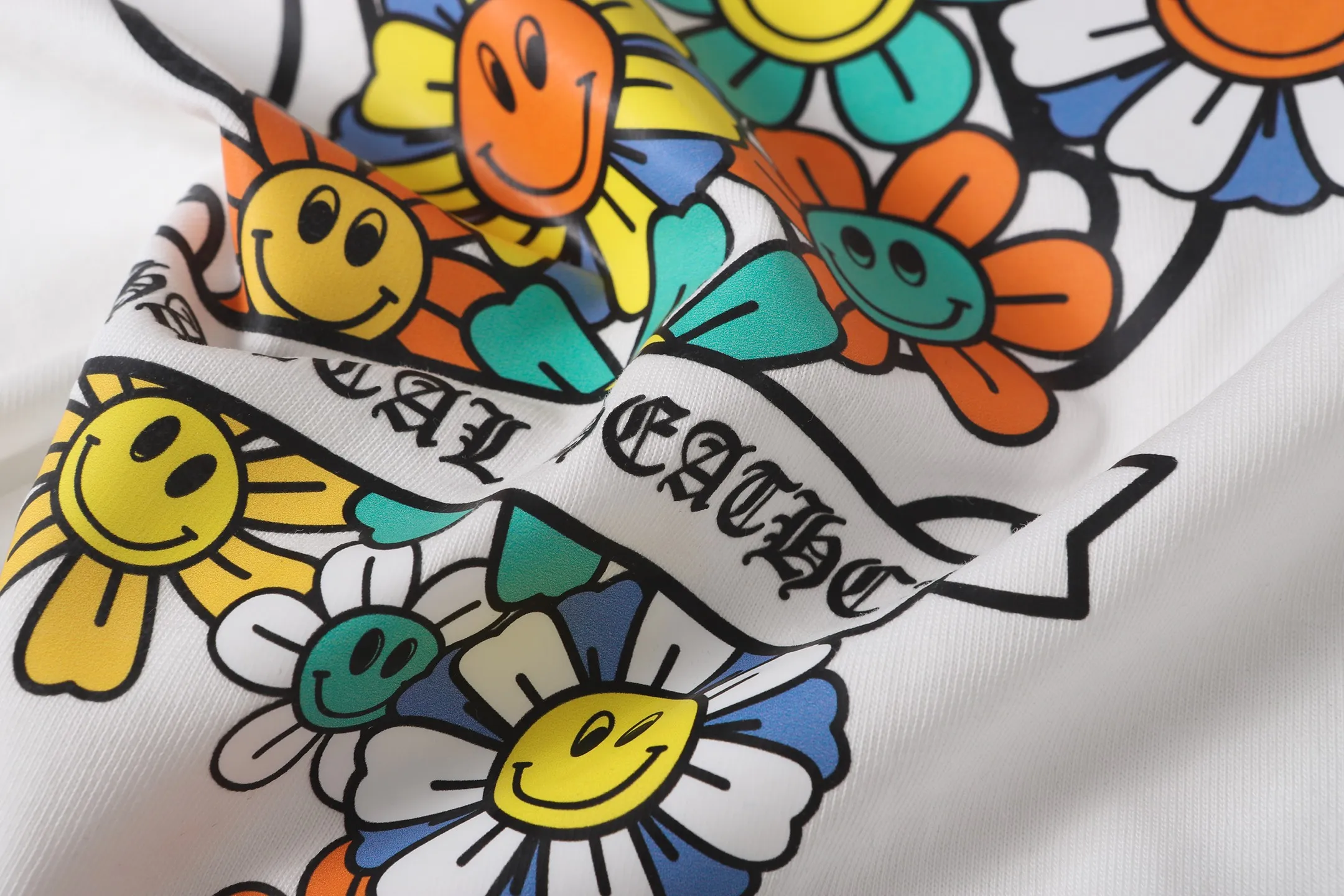 P150 cross-border model, please do not place an order if you are pursuing quality -Chrome Hearts/Chrome Hearts Sanskrit horseshoe sunflower print popular short-sleeved T-shirt -High weight, high density and high quality, soft, delicate and skin-friendly wool, soft and silky to the touch, excellent warmth and skin-friendly properties -Customized weaving and dyeing, no color difference, no matter the fabric or workmanship details, beat the ordinary version on the market -Colour: black white -Size: S M L XL